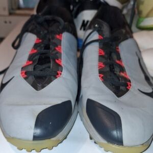 Nike Men's Gray and Black Athletic Shoes with Red Accents